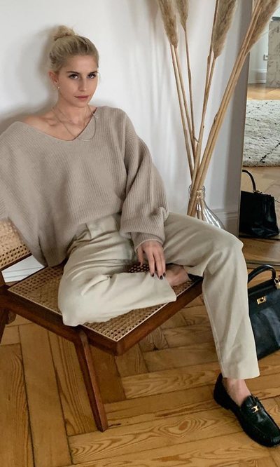 'Sweater my body', la tendencia más cómoda de Caroline Daur para estar en casa