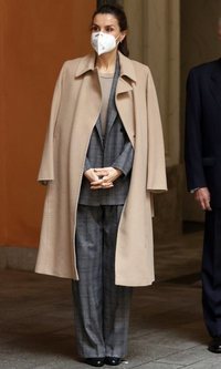 La Reina Letizia consigue de nuevo un look ideal a base de prendas que ya conocíamos