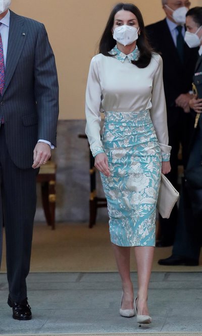 La Reina Letizia recupera uno de los looks más especiales firmados por Duyos
